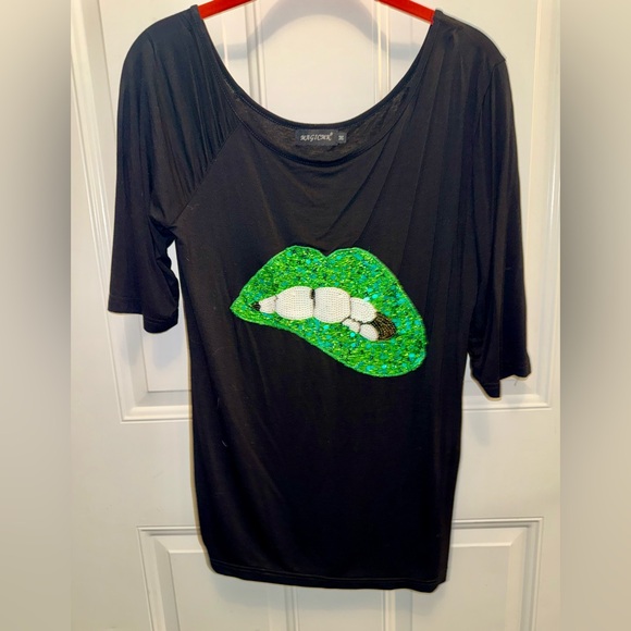 Black Top with Green Sequin Lips - Picture 1 of 5
